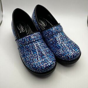 Easy Works womens size 6 blue abstract work clog